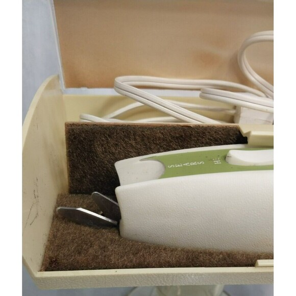 Vintage Sears 2 Speed Electric Scissors with Light - Fabric Cutter Shears  WORKS - Picture 4 of 10
